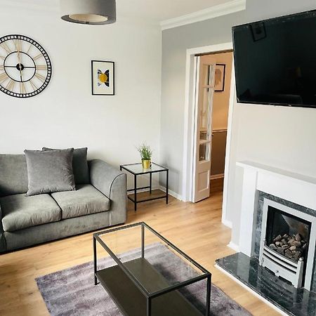 Wolverhampton Large 3 Bedrooms 5 Bed House Perfect For Short & Long Stays Contractors Business Nhs Insurance 1 Bathroom And Separate Wc Private Garden Driveway For 2 Large Vehicles Close To City Centre M6 M54 And Walsall Willenhall Cannock Property Extérieur photo