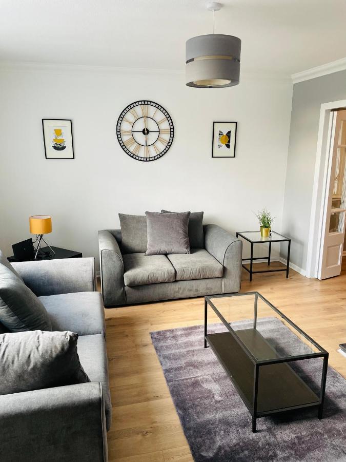 Wolverhampton Large 3 Bedrooms 5 Bed House Perfect For Short & Long Stays Contractors Business Nhs Insurance 1 Bathroom And Separate Wc Private Garden Driveway For 2 Large Vehicles Close To City Centre M6 M54 And Walsall Willenhall Cannock Property Extérieur photo