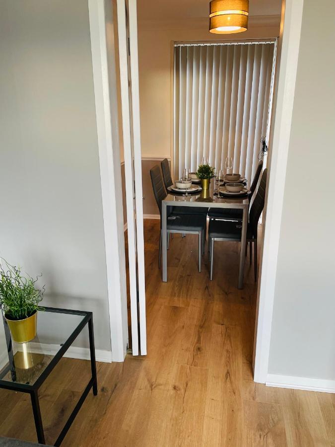 Wolverhampton Large 3 Bedrooms 5 Bed House Perfect For Short & Long Stays Contractors Business Nhs Insurance 1 Bathroom And Separate Wc Private Garden Driveway For 2 Large Vehicles Close To City Centre M6 M54 And Walsall Willenhall Cannock Property Extérieur photo